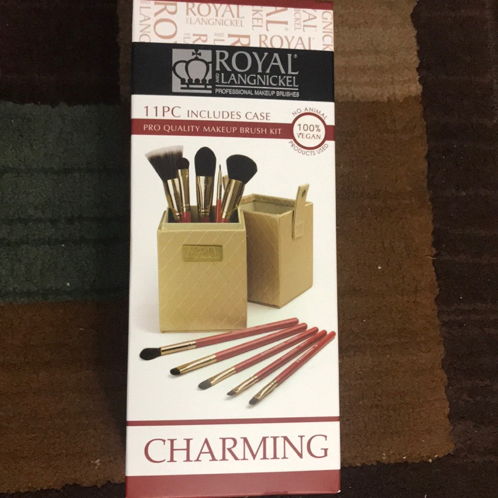 Royal and Langnickel professional makeup brushes